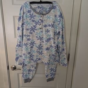 The Honest Company Blue and Gray Snowflake Pajama Set